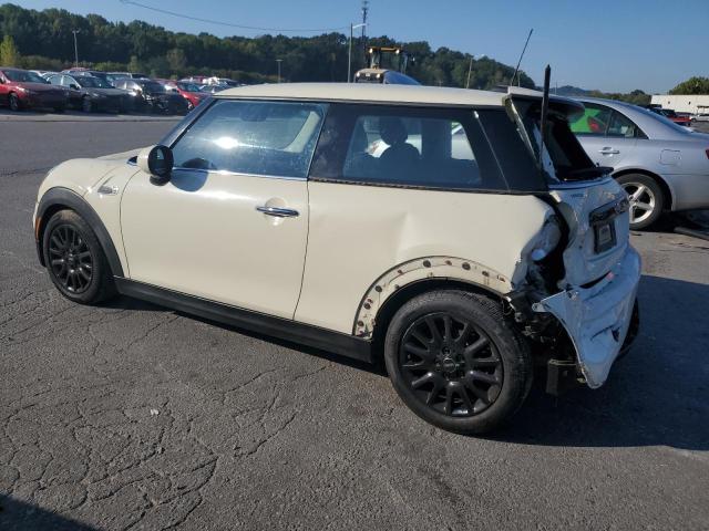 WMWXP5C52J2G62392 - 2018 MINI COOPER BEIGE photo 2