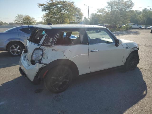 WMWXP5C52J2G62392 - 2018 MINI COOPER BEIGE photo 3