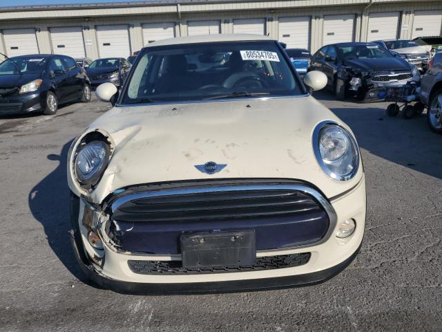WMWXP5C52J2G62392 - 2018 MINI COOPER BEIGE photo 5