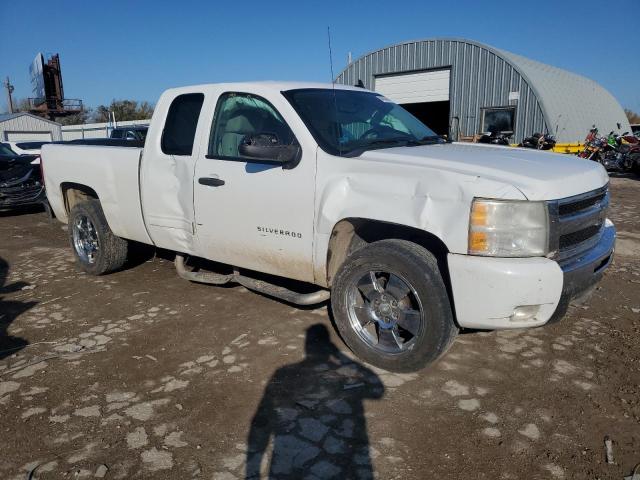 1GCRCSE00BZ120821 - 2011 CHEVROLET SILVERADO C1500 LT WHITE photo 4