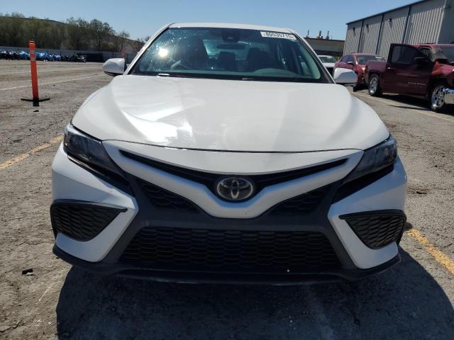 4T1G11AK2PU736079 - 2023 TOYOTA CAMRY SE NIGHT SHADE WHITE photo 5