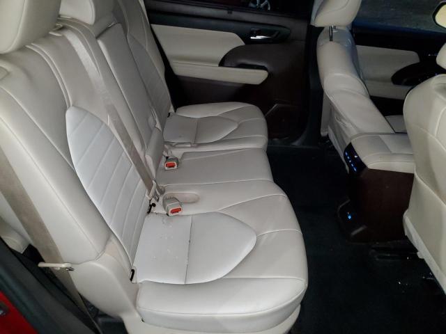 5TDGZRAH3NS125494 - 2022 TOYOTA HIGHLANDER XLE RED photo 11