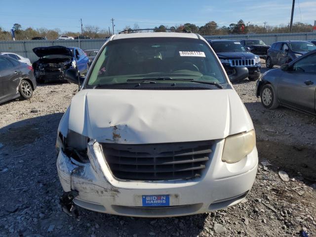 2C4GP44R55R232357 - 2005 CHRYSLER TOWN & COU LX WHITE photo 5