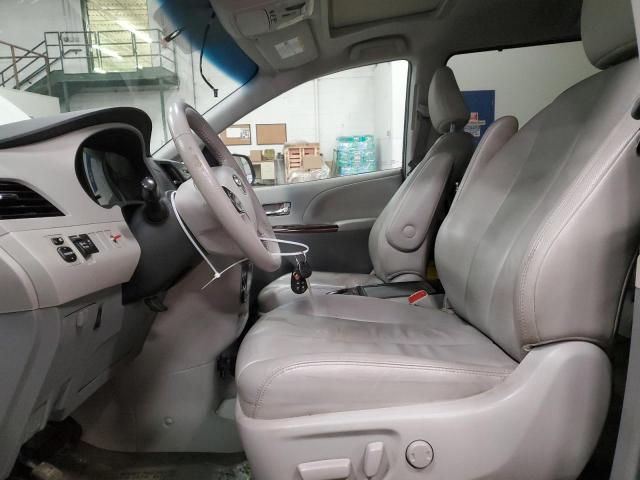 5TDYK3DC4DS307659 - 2013 TOYOTA SIENNA XLE WHITE photo 7