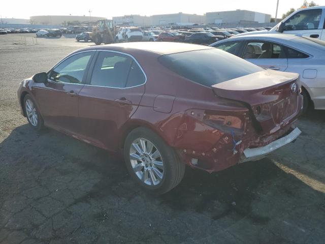 4T1B11HK4JU569215 - 2018 TOYOTA CAMRY L RED photo 2