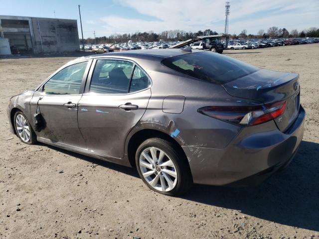 4T1C11AK0NU664763 - 2022 TOYOTA CAMRY LE GRAY photo 2