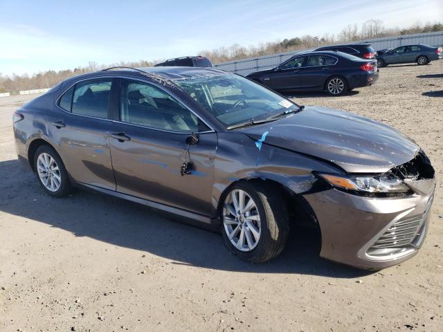 4T1C11AK0NU664763 - 2022 TOYOTA CAMRY LE GRAY photo 4