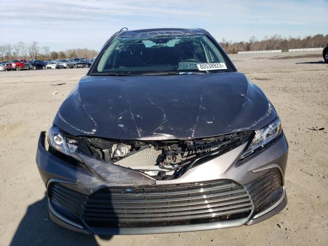 4T1C11AK0NU664763 - 2022 TOYOTA CAMRY LE GRAY photo 5