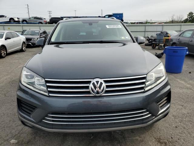 WVGEF9BP3FD006827 - 2015 VOLKSWAGEN TOUAREG V6 GRAY photo 5