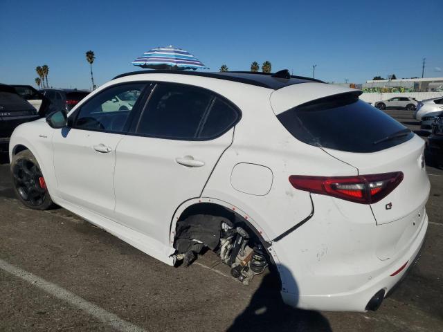 ZASPAKBN3N7D41558 - 2022 ALFA ROMEO STELVIO TI WHITE photo 2
