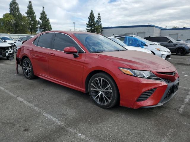 4T1G11AK9LU375458 - 2020 TOYOTA CAMRY SE RED photo 4