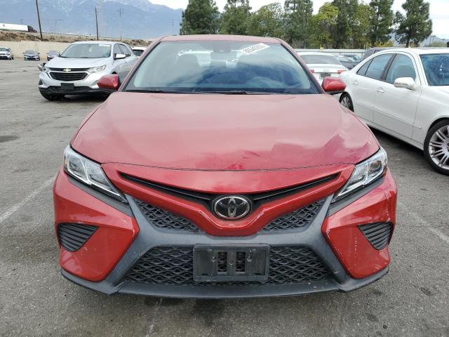 4T1G11AK9LU375458 - 2020 TOYOTA CAMRY SE RED photo 5