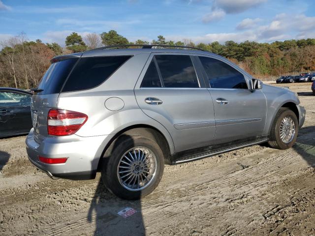 4JGBB8GB2BA659568 - 2011 MERCEDES-BENZ ML 350 4MATIC SILVER photo 3