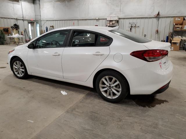 3KPFL4A74HE132427 - 2017 KIA FORTE LX WHITE photo 2