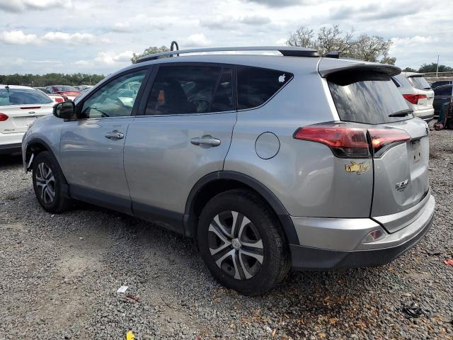 2T3ZFREVXJW470645 - 2018 TOYOTA RAV4 LE Argent photo 2