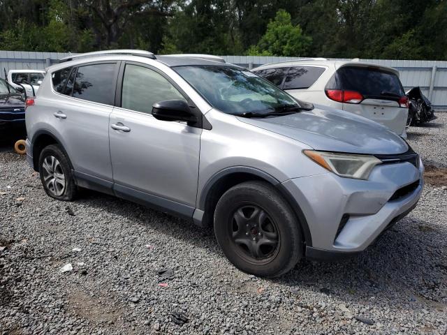 2T3ZFREVXJW470645 - 2018 TOYOTA RAV4 LE Argent photo 4
