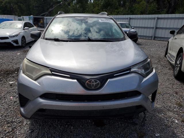2T3ZFREVXJW470645 - 2018 TOYOTA RAV4 LE Argent photo 5