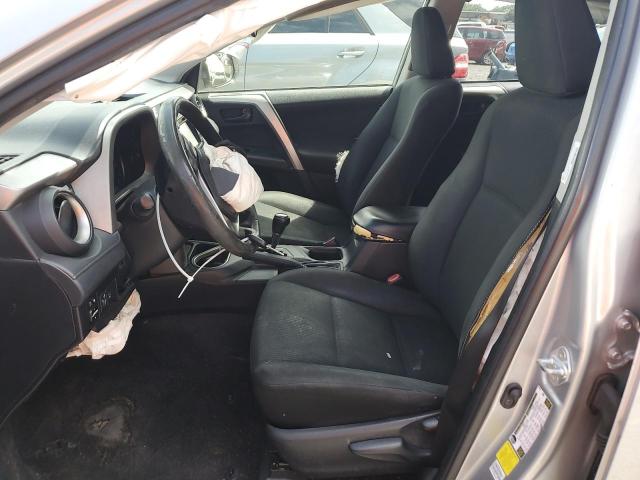 2T3ZFREVXJW470645 - 2018 TOYOTA RAV4 LE Argent photo 7