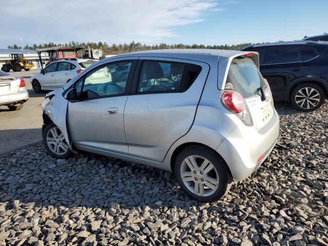 KL8CD6S92FC813176 - 2015 CHEVROLET SPARK 1LT SILVER photo 2