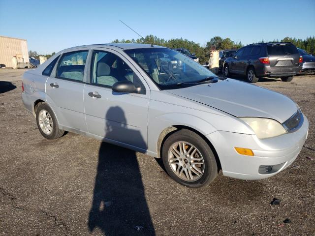 1FAFP34N07W239638 - 2007 FORD FOCUS ZX4 SILVER photo 4