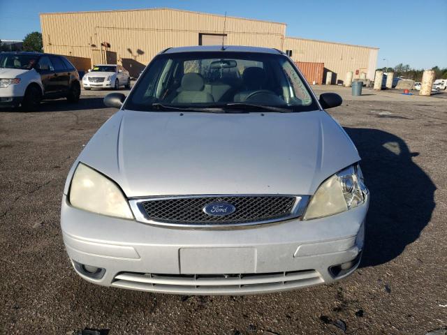 1FAFP34N07W239638 - 2007 FORD FOCUS ZX4 SILVER photo 5