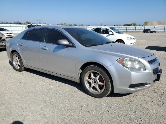1G1ZB5EB6A4123071 - 2010 CHEVROLET MALIBU LS Srebrny zdjęcie 4