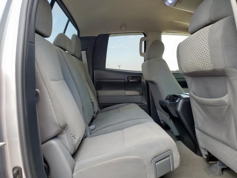 5TFRY5F1XAX089405 - 2010 TOYOTA TUNDRA DOUBLE CAB SR5 SILVER photo 10