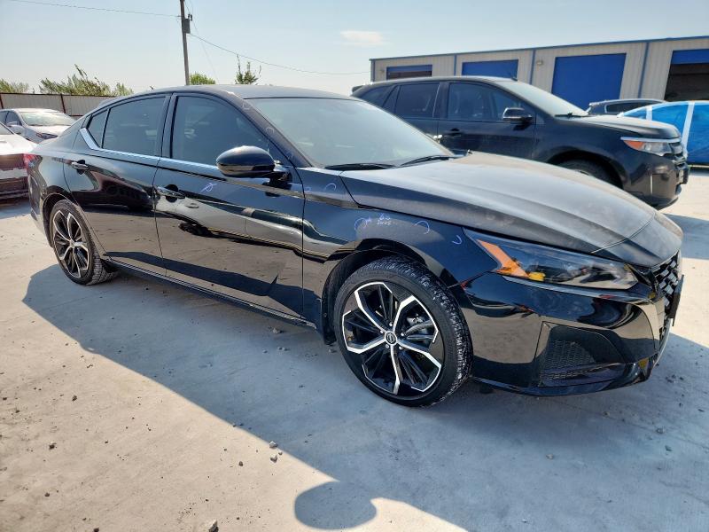 1N4BL4CV8RN358077 - 2024 NISSAN ALTIMA SR BLACK photo 4