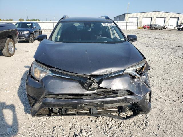 JTMBFREV4JJ185391 - 2018 TOYOTA RAV4 LE CHARCOAL photo 5