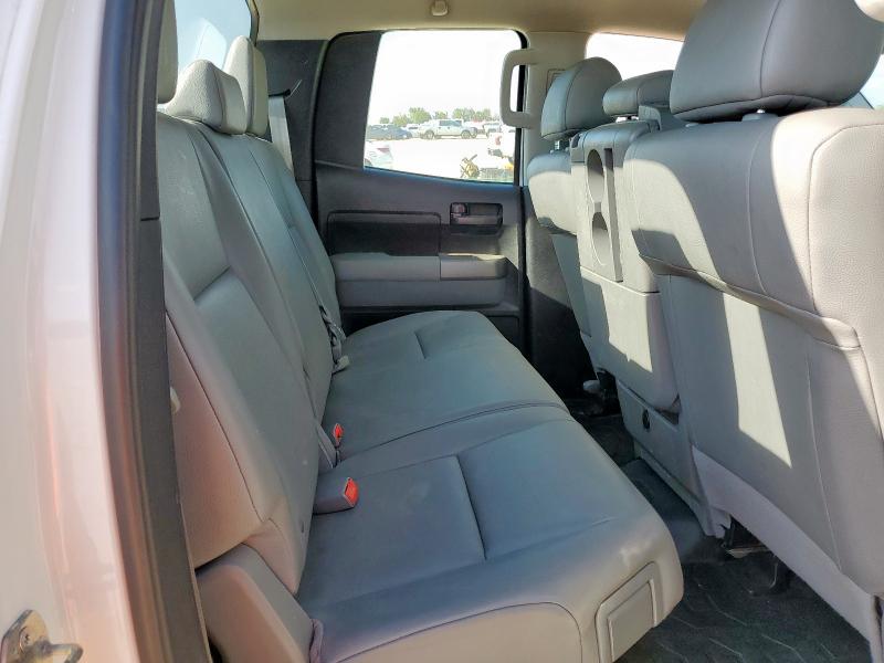5TFUW5F13DX315708 - 2013 TOYOTA TUNDRA DOUBLE CAB SR5 WHITE photo 10