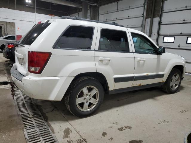 1J4GR48K46C332896 - 2006 JEEP GRAND CHER LAREDO WHITE photo 3