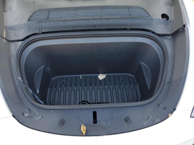 7SAYGDED6RF044698 - 2024 TESLA MODEL Y WHITE photo 11