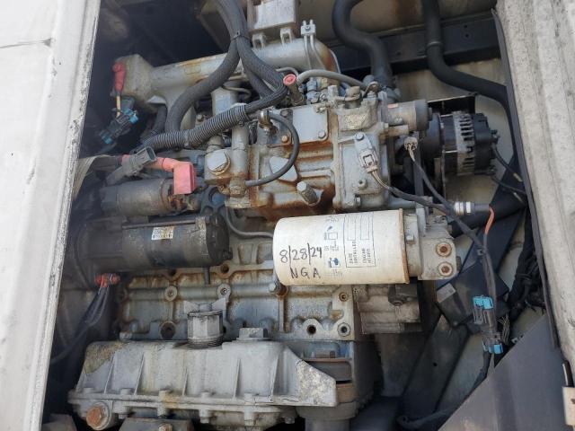 1UYVS2535GM643110 - 2016 UTILITY VS2RA WHITE photo 7