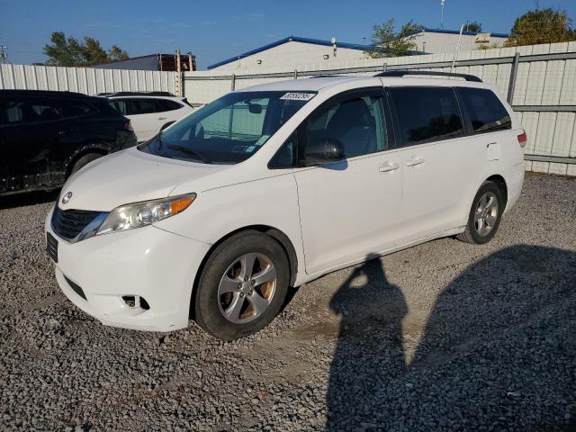 2014 TOYOTA SIENNA LE, 