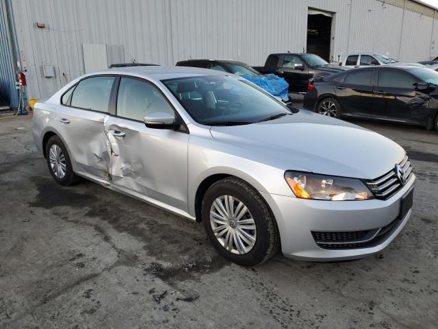 1VWAP7A34EC016349 - 2014 VOLKSWAGEN PASSAT S SILVER photo 4