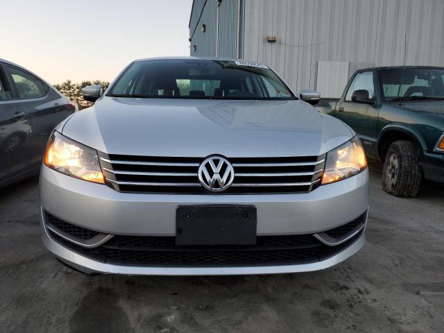 1VWAP7A34EC016349 - 2014 VOLKSWAGEN PASSAT S SILVER photo 5