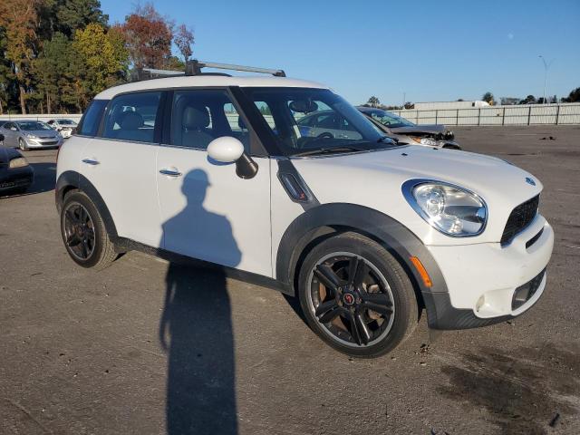 WMWZC3C50BWH98426 - 2011 MINI COOPER S COUNTRYMAN WHITE photo 4