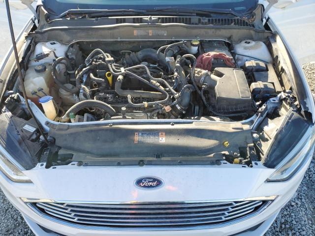 3FA6P0HDXJR183816 - 2018 FORD FUSION SE WHITE photo 11