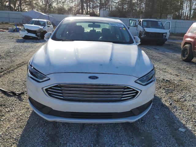 3FA6P0HDXJR183816 - 2018 FORD FUSION SE WHITE photo 5