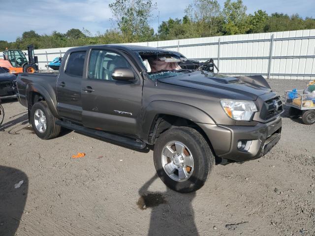 5TFLU4EN9FX116388 - 2015 TOYOTA TACOMA DOUBLE CAB BROWN photo 4