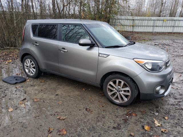 KNDJP3A57J7539929 - 2018 KIA SOUL + GRAY photo 4