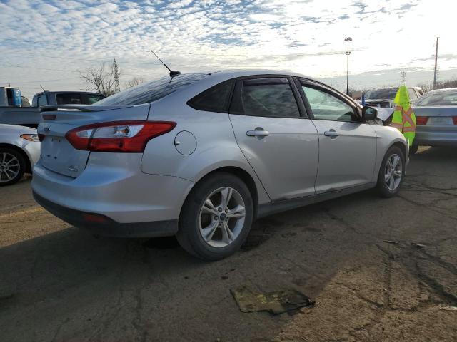 1FAHP3F20CL448837 - 2012 FORD FOCUS SE SILVER photo 3