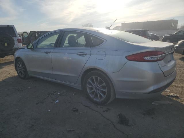 3FA6P0HD5HR405477 - 2017 FORD FUSION SE SILVER photo 2