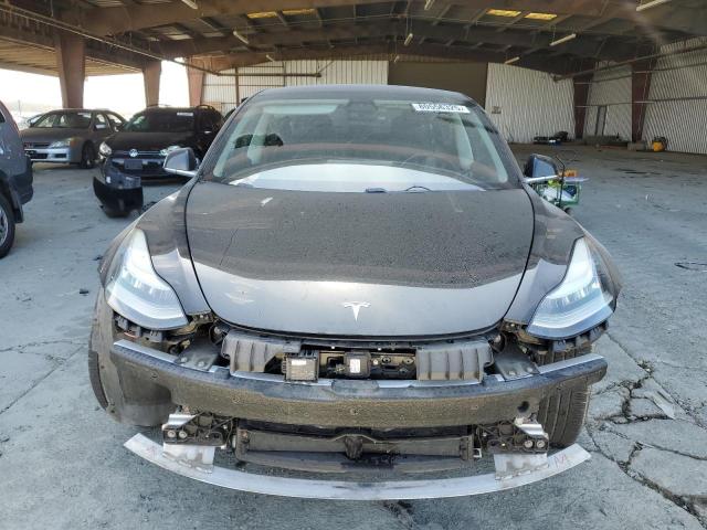 5YJ3E1EA4JF031308 - 2018 TESLA MODEL 3 შავი ფოტო 5