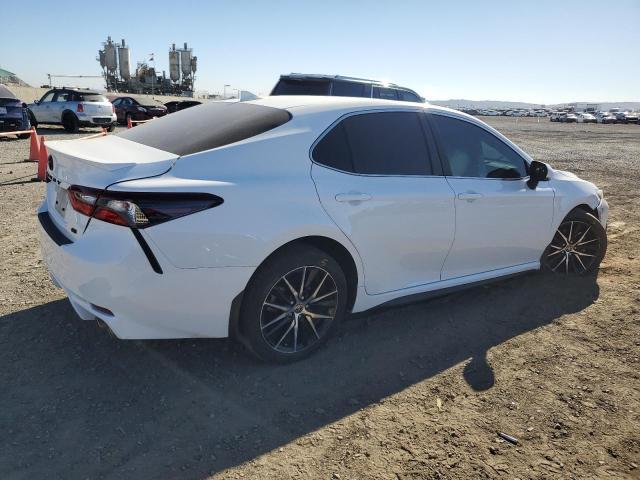 4T1G11AK8RU861655 - 2024 TOYOTA CAMRY SE NIGHT SHADE WHITE photo 3