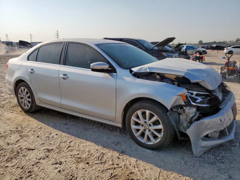 3VWDX7AJ0DM392751 - 2013 VOLKSWAGEN JETTA SE SILVER photo 4