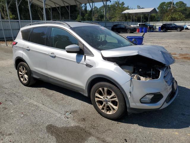 1FMCU0GD7JUD23137 - 2018 FORD ESCAPE SE Күміс фото 4