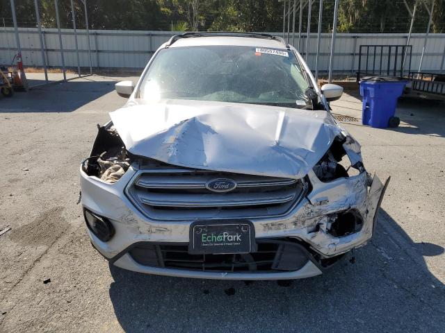 1FMCU0GD7JUD23137 - 2018 FORD ESCAPE SE Күміс фото 5