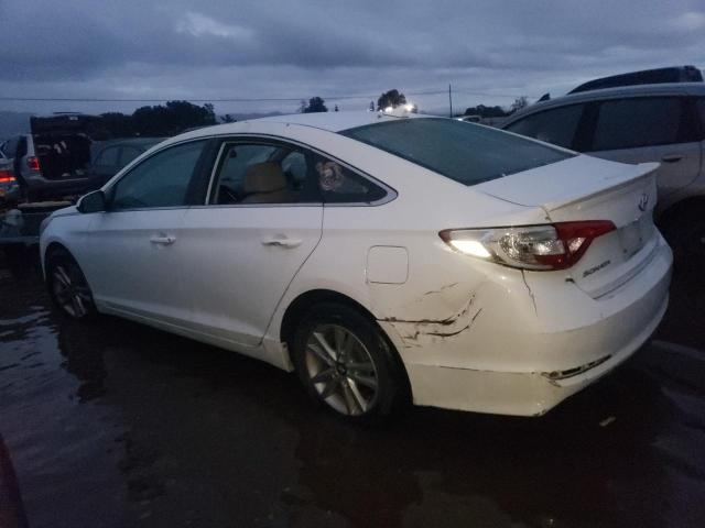 5NPE24AF8FH153196 - 2015 HYUNDAI SONATA SE WHITE photo 2