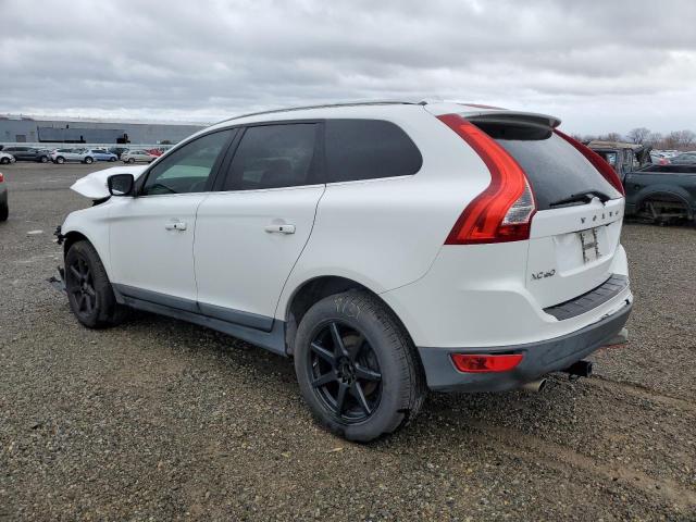 YV4902DZ6D2445605 - 2013 VOLVO XC60 T6 WHITE photo 2